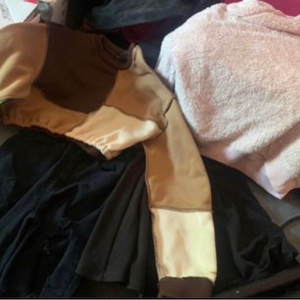 Size Small Clothing (Jeans size 0) - Picture 4 of 6